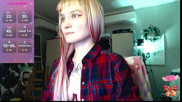 Snapshot of mischellemeow13 chatting on 12.14.25 mischellemeow13 online show from 12.14.25