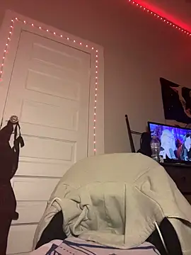 loveluna8 online show from 11.18.25