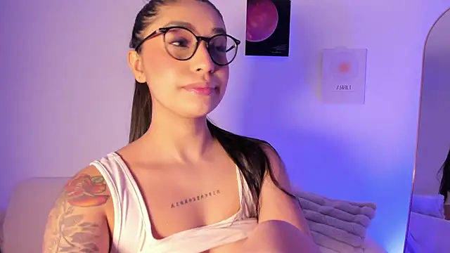 Snapshot of sensualhaven_ chatting on 11.30.25 sensualhaven online show from 11.30.25