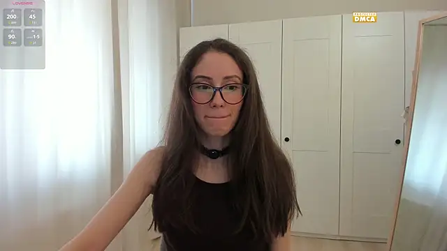 Snapshot of snowiie chatting on 10.10.25 snowiie online show from 10.10.25