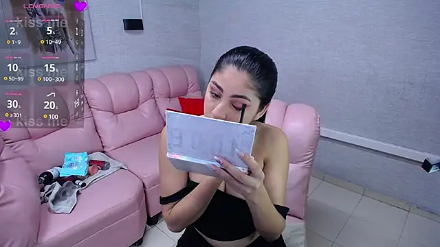 Snapshot of Alaya_cute chatting on 01.20.25 Alaya cute online show from 01.20.25