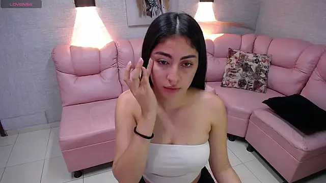Snapshot of Alaya_cute chatting on 10.17.25 Alaya cute online show from 10.17.25