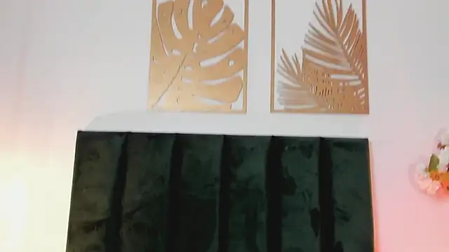 Snapshot of HollyHudsonn chatting on 01.07.25 HollyHudsonn online show from 01.07.25