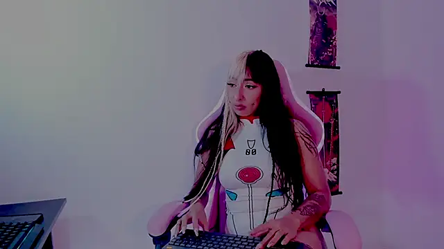 Snapshot of HollyHudsonn chatting on 01.21.25 HollyHudsonn online show from 01.21.25