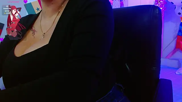 Snapshot of violletha chatting on 06.15.26 violletha online show from 06.15.26