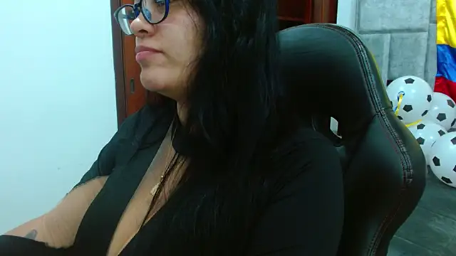 Snapshot of violletha chatting on 06.22.26 violletha online show from 06.22.26