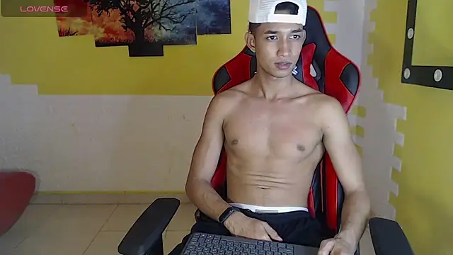 Snapshot of jose_sexycumm chatting on 12.09.24 jose sexycumm online show from 12.09.24