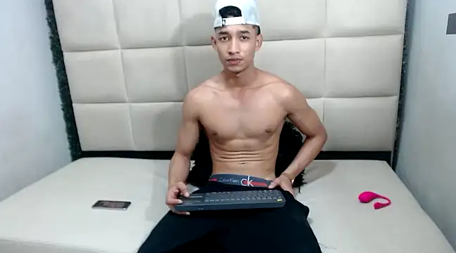 Snapshot of jose_sexycumm chatting on 12.24.24 jose sexycumm online show from 12.24.24