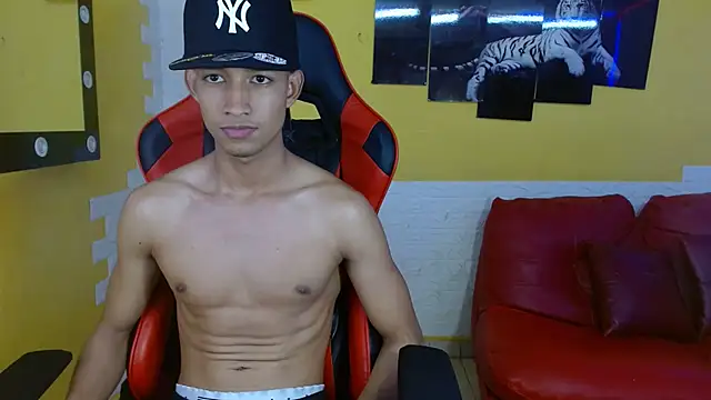 Snapshot of jose_sexycumm chatting on 03.10.25 jose sexycumm online show from 03.10.25