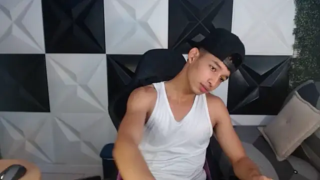 Snapshot of jose_sexycumm chatting on 03.19.25 jose sexycumm online show from 03.19.25