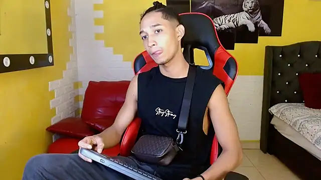 Snapshot of jose_sexycumm chatting on 09.26.25 jose sexycumm online show from 09.26.25