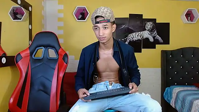 Snapshot of jose_sexycumm chatting on 10.02.25 jose sexycumm online show from 10.02.25