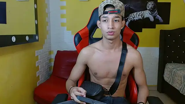 Snapshot of jose_sexycumm chatting on 10.12.25 jose sexycumm online show from 10.12.25