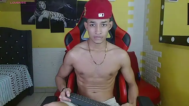Snapshot of jose_sexycumm chatting on 10.22.25 jose sexycumm online show from 10.22.25