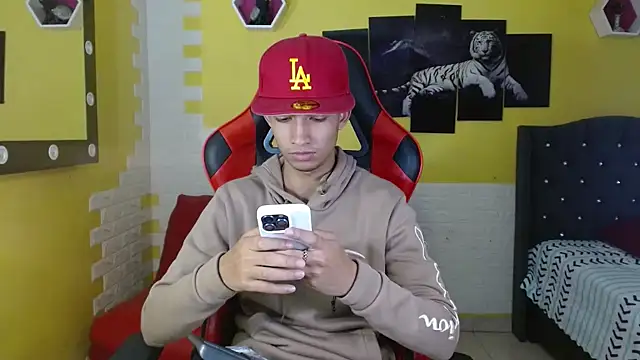 Snapshot of jose_sexycumm chatting on 10.23.25 jose sexycumm online show from 10.23.25