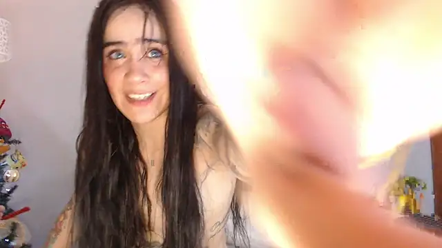 Snapshot of Kimandyuk chatting on 12.19.24 Kimandyuk online show from 12.19.24