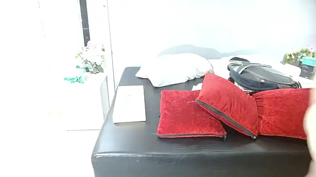 Snapshot of Kimandyuk chatting on 03.17.25 Kimandyuk online show from 03.17.25