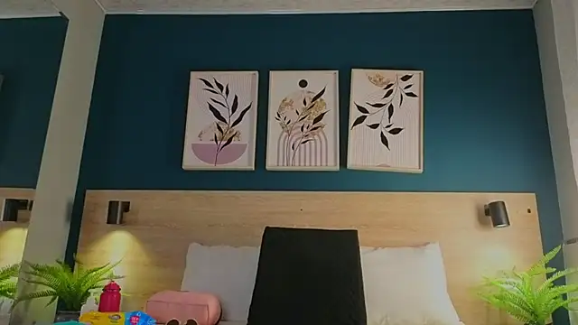 GabyPetit online show from 10.31.25