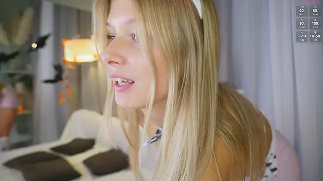 Snapshot of _Katie_Dierse chatting on 10.27.25 Katie Dierse online show from 10.27.25