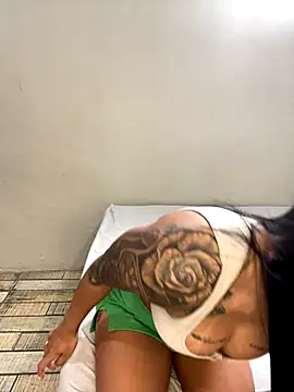 Snapshot of Elamesmamorena chatting on 10.30.25 Elamesmamorena online show from 10.30.25