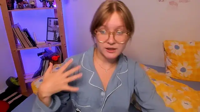 Snapshot of leazy_peazy chatting on 09.22.25 leazy peazy online show from 09.22.25