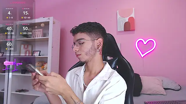 Ian Castillo  online show from 01.23.25