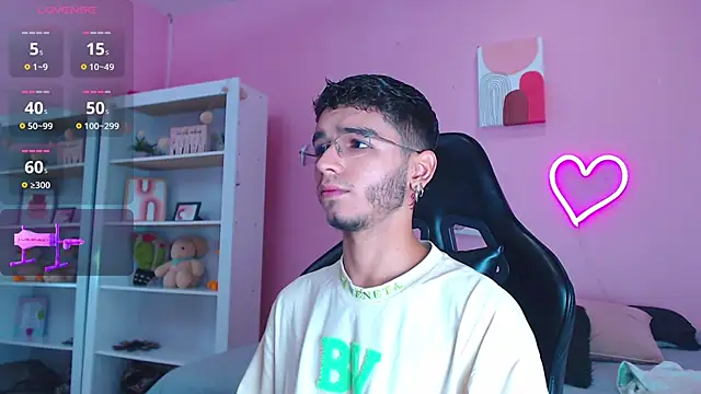 Ian Castillo  online show from 02.07.25