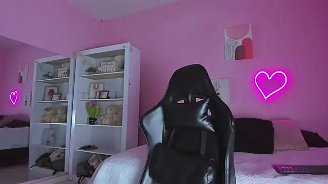 Ian Castillo  online show from 02.24.25