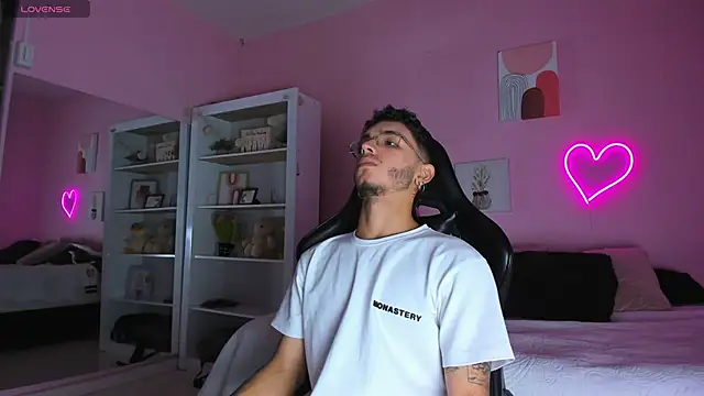 Ian Castillo  online show from 02.25.25