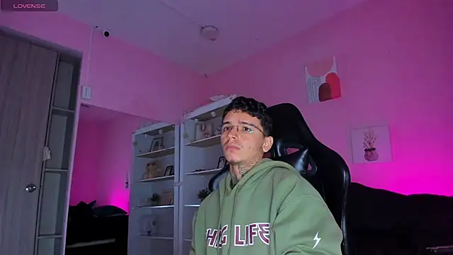 Ian Castillo  online show from 10.09.25