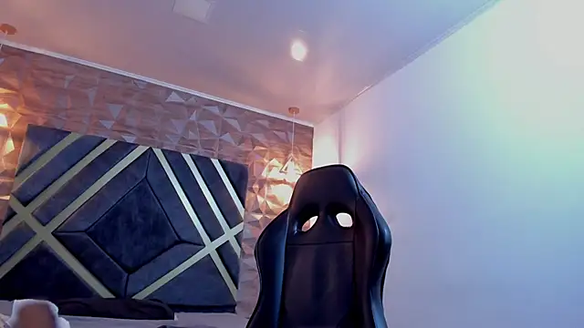 Snapshot of Ian_Castillo_ chatting on 02.04.26 Ian Castillo online show from 02.04.26