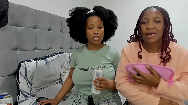 Snapshot of SZA_Doja chatting on 07.05.26 SZA Doja online show from 07.05.26
