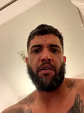 Snapshot of PR-Papi512 chatting on 11.16.25 PR-Papi512 online show from 11.16.25