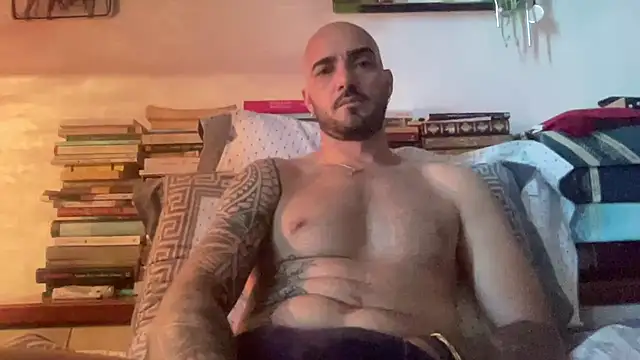 Snapshot of alessandromori91 chatting on 05.27.26 alessandromori91 online show from 05.27.26