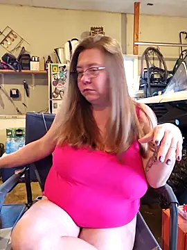 Snapshot of MsShelby40 chatting on 03.20.26 MsShelby40 online show from 03.20.26