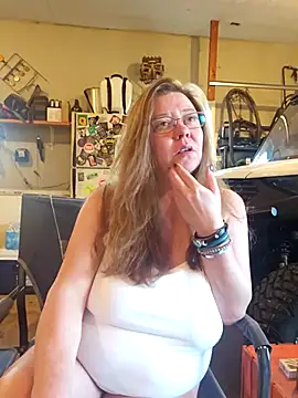 Snapshot of MsShelby40 chatting on 03.21.26 MsShelby40 online show from 03.21.26