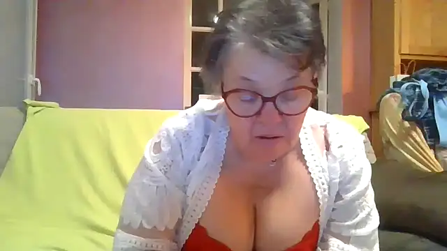Snapshot of Vandeae44 chatting on 03.17.26 Vandeae44 online show from 03.17.26