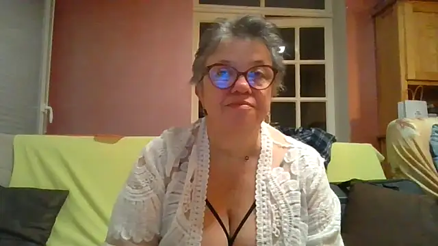 Snapshot of Vandeae44 chatting on 03.23.26 Vandeae44 online show from 03.23.26