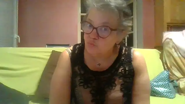 Snapshot of Vandeae44 chatting on 04.30.26 Vandeae44 online show from 04.30.26