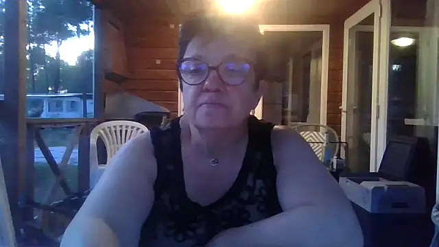 Snapshot of Vandeae44 chatting on 05.21.26 Vandeae44 online show from 05.21.26