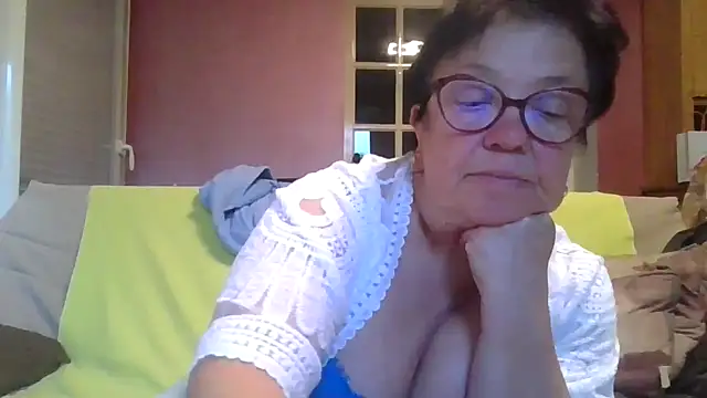 Snapshot of Vandeae44 chatting on 06.08.26 Vandeae44 online show from 06.08.26