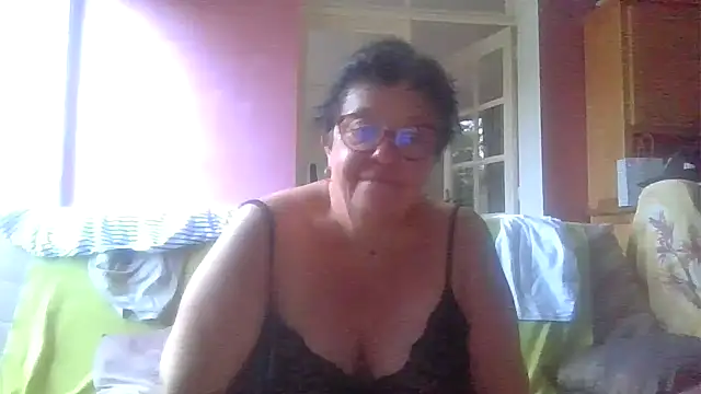 Snapshot of Vandeae44 chatting on 06.15.26 Vandeae44 online show from 06.15.26