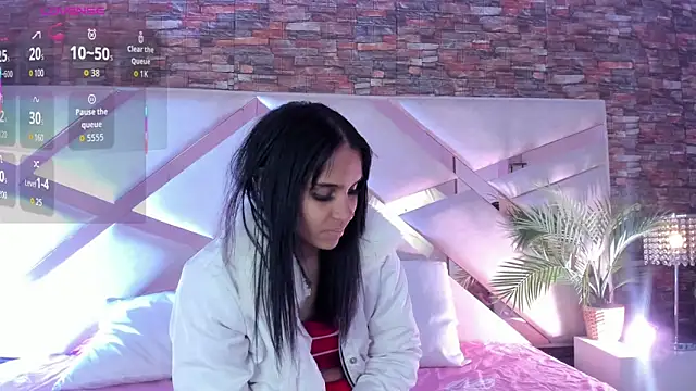 Snapshot of sophie_pariss chatting on 03.12.26 sophie pariss online show from 03.12.26