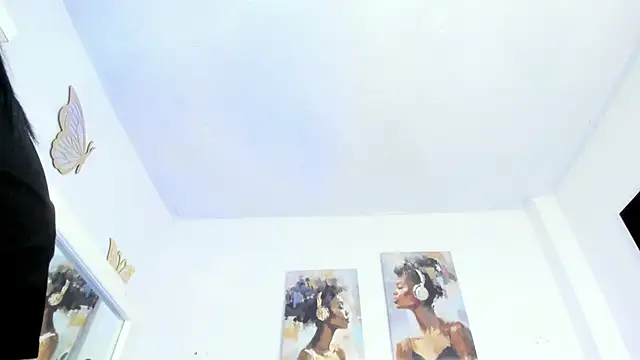 Snapshot of sophie_pariss chatting on 07.31.26 sophie pariss online show from 07.31.26