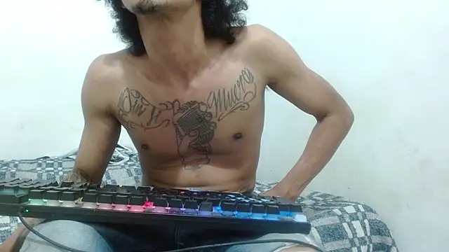 Snapshot of damian_bottom_bigcock chatting on 12.12.24 damian bottom bigcock online show from 12.12.24
