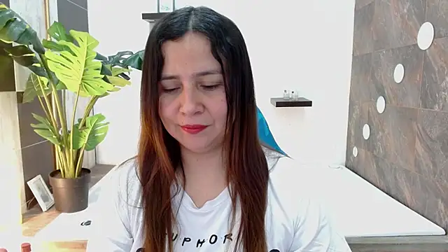 Snapshot of Heidy_Wells chatting on 05.26.26 Heidy Wells online show from 05.26.26