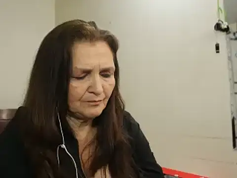 Snapshot of Bellaisa chatting on 01.25.25 Bellaisa online show from 01.25.25