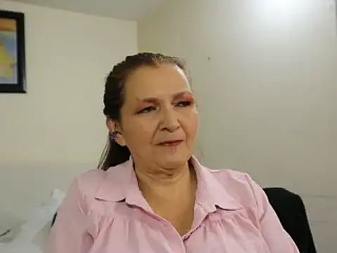 Snapshot of Bellaisa chatting on 02.23.25 Bellaisa online show from 02.23.25