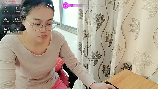 Snapshot of luoxuwen chatting on 12.14.24 luoxuwen online show from 12.14.24