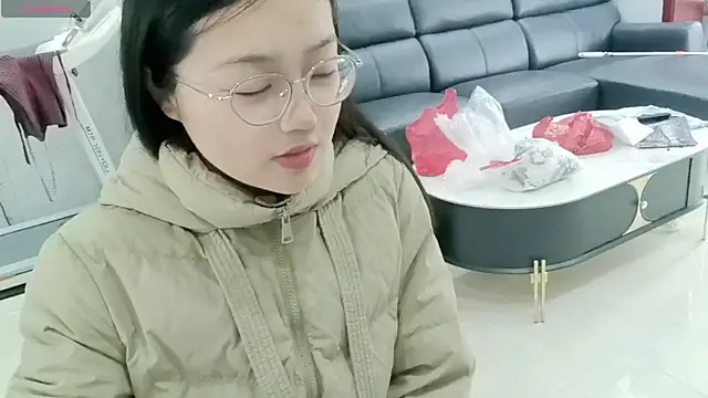 Snapshot of luoxuwen chatting on 02.21.25 luoxuwen online show from 02.21.25